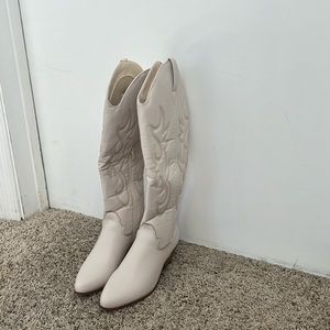 TINSTREE Women's Embroidered Cowboy Boots (NEVER WORN BEFORE)